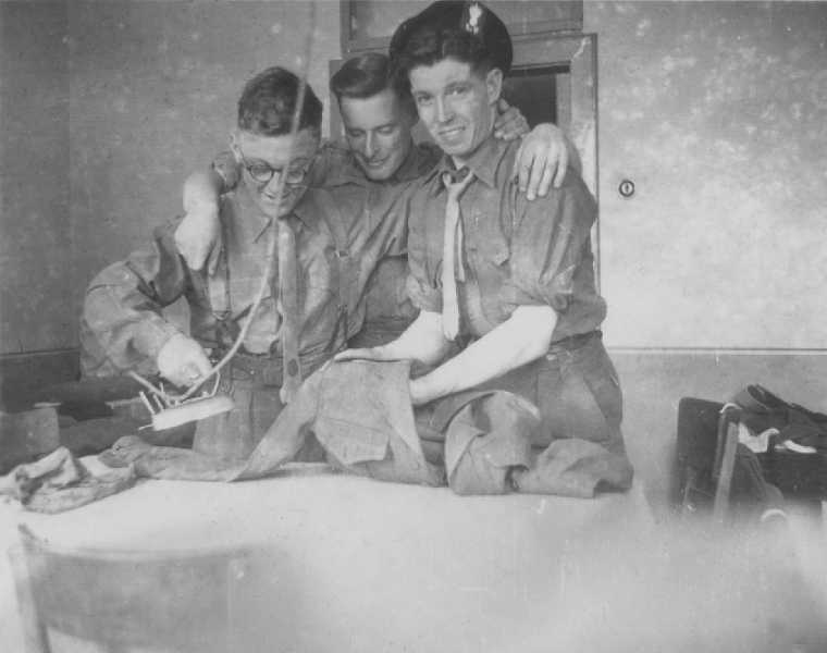 Images/Les Tony Ben having a go at pressing.jpg